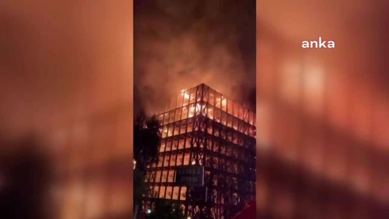 İzmir'deki Lüks Sitedeki Yangının Nedeni Açıklandı