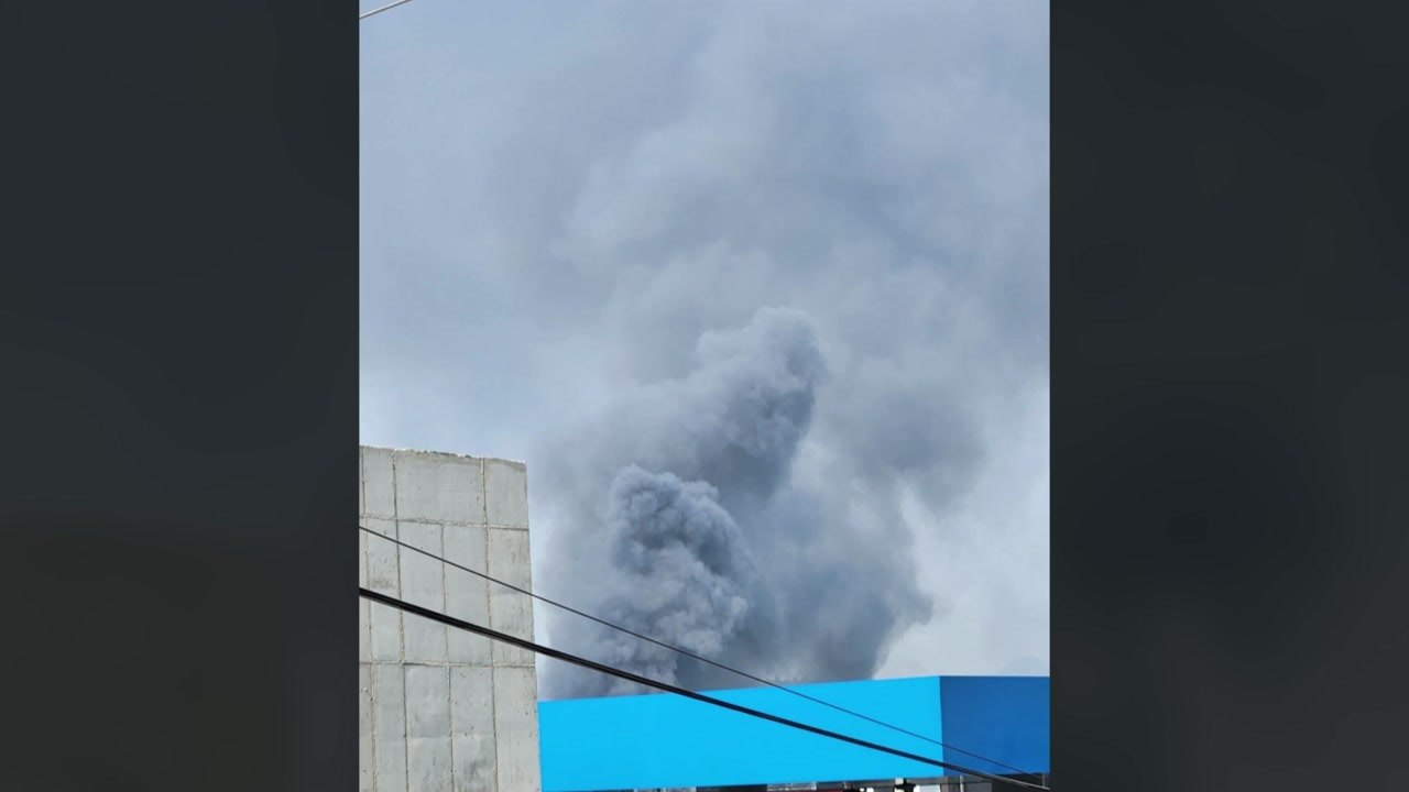 리튬이온 배터리 공장에서 불...인명피해 없어 / YTN