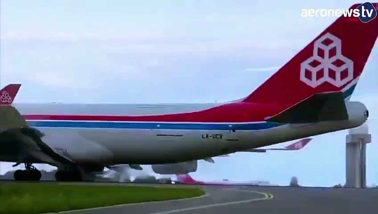 Le train d’un Boeing 747 se détache à l’atterrissage