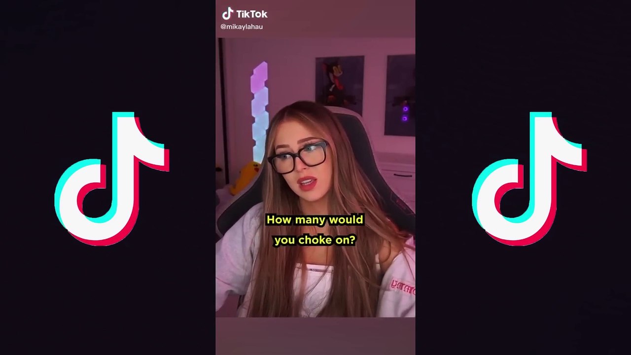 Mikaylah Reacts to Dirty Twitch Chat Comments