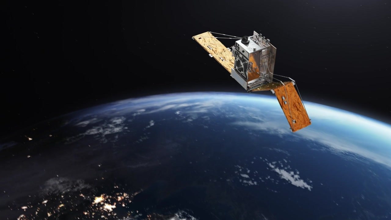 차세대소형위성 첫 교신 시도...목표궤도 안착이 '관건' / YTN