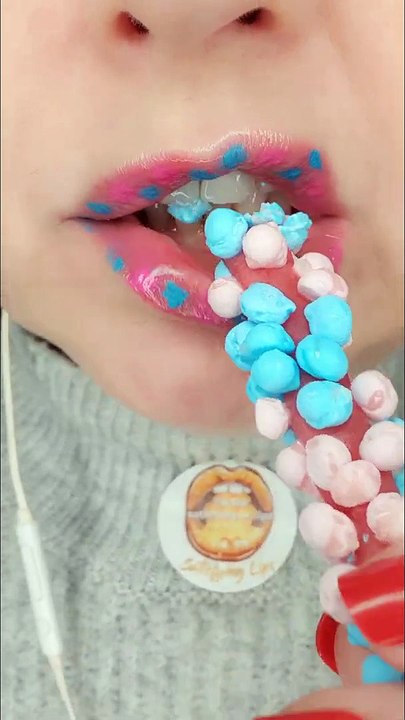 ASMR CANDY EATING TRYING MILLIONS ROPE SUSHI CANDY FLUMP MARSHMALLOW SATISFYING MUKBANG