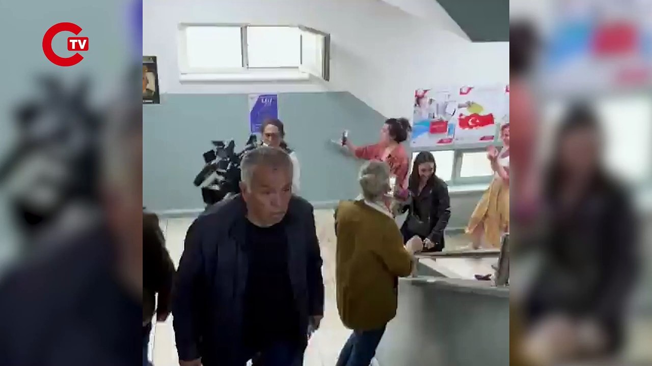 Merve Dizdar oy kullanmaya gittiğinde yaşananlar kamerada