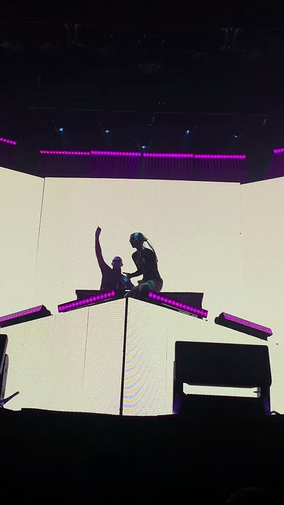 Concierto de Young Miko en el Pepsi Center