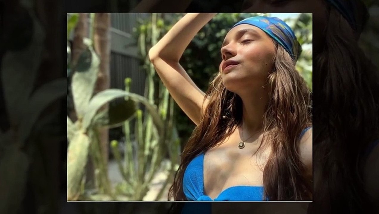 Miray Daner bikinili pozlarını paylaştı, göğüslerindeki detay dikkatlerden kaçmadı