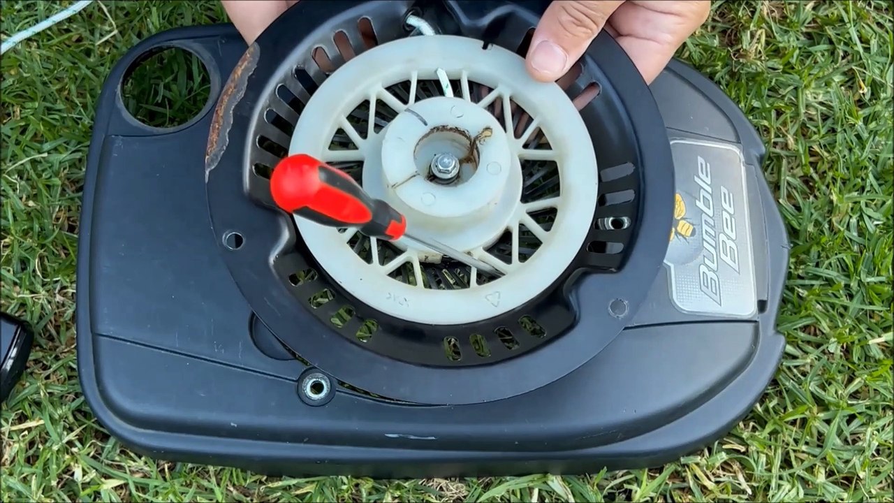 How to Replace a Sanli Bumble Bee Lawn Mower Pull Cord