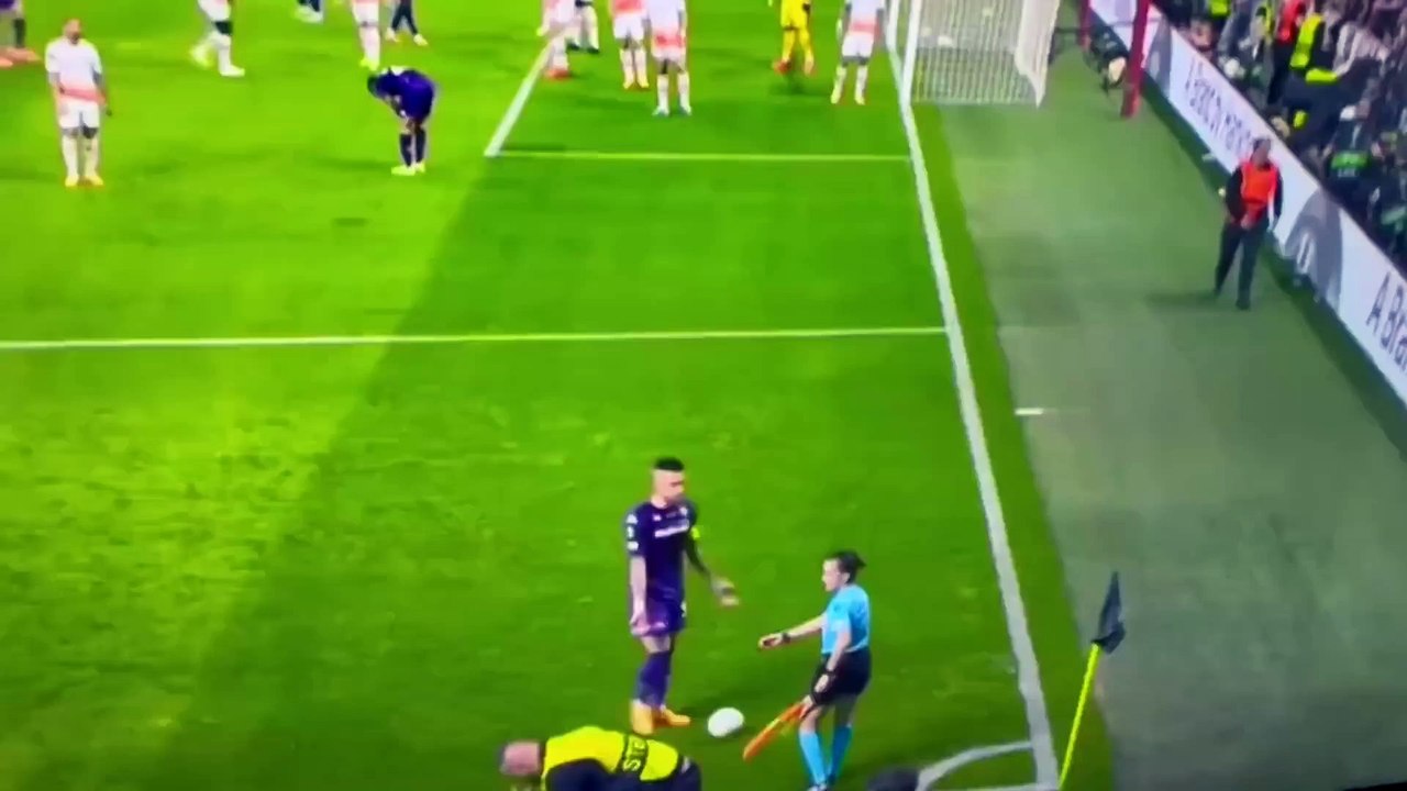 Fiorentina captain injury vs west Ham fans  Biraghi hit by objects