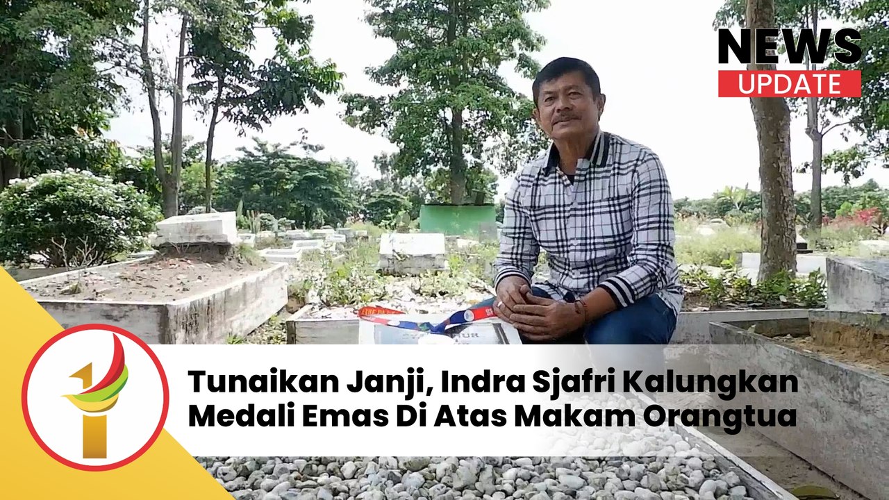 Tunaikan Janji, Indra Sjafri Kalungkan Medali Emas Di Atas Makam Orangtua