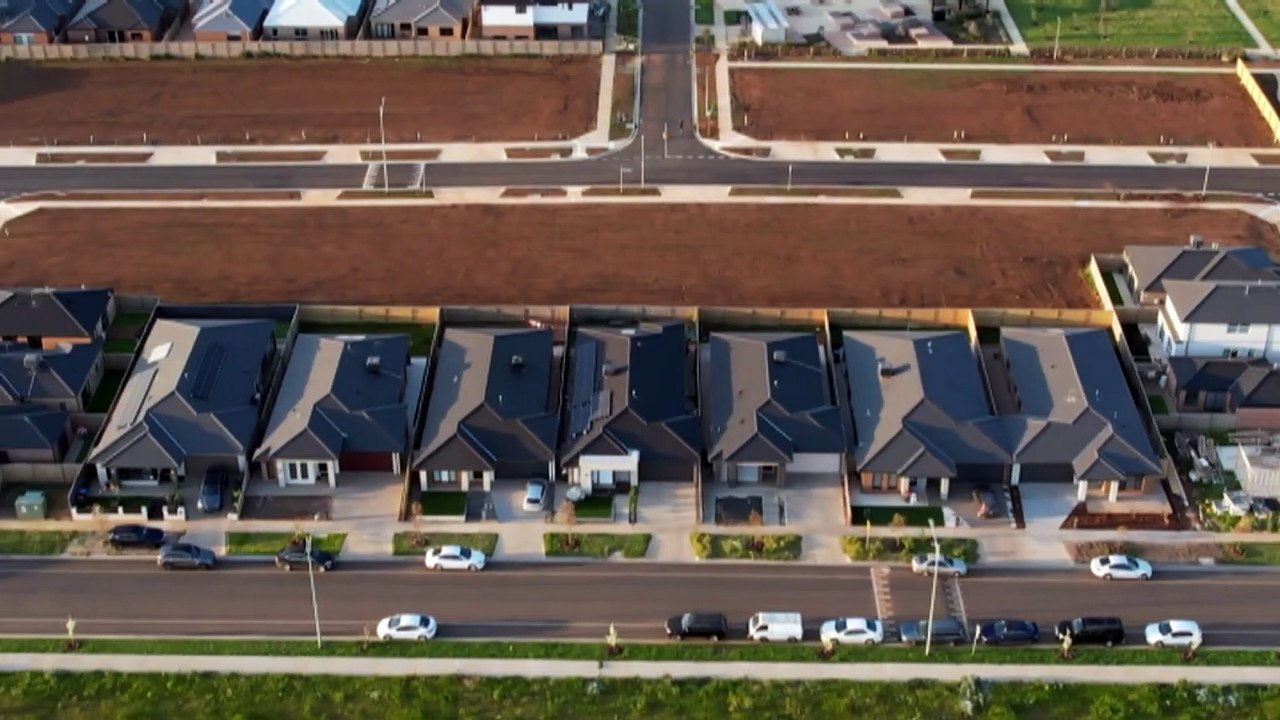 VIC Government accused of hoarding infrastructure money