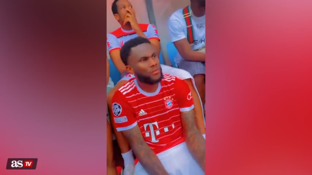 Kessié sorprende a los culés... ¡con una camiseta del Bayern!