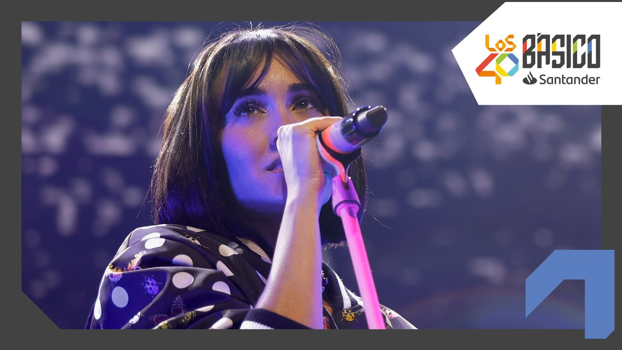 Dani Fernández sorprende a Aitana en mitad de un concierto de LOS40