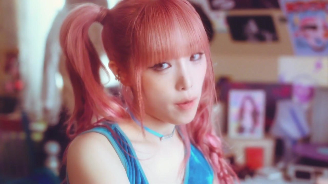 최예나 신곡 MV, 팝스타 로드리고 베끼기 논란 / YTN