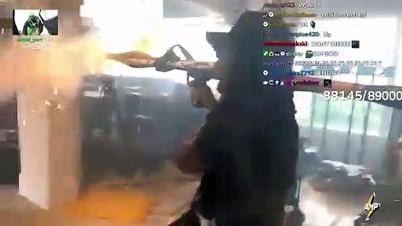 Kai Cenat tira cohetes artificiales con un RPG