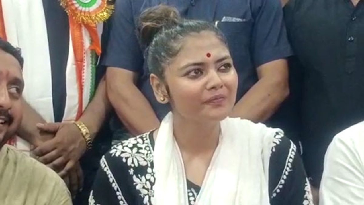 জাজেরা ইন্টারভিউ দিচ্ছে, ফ্যাশন শ্যো করছেন, এবার বেলাগাম সায়নী