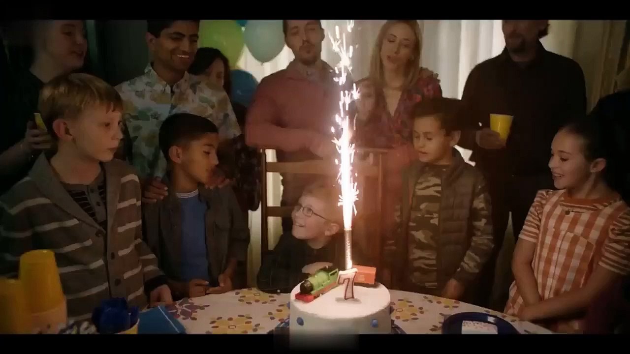 Everybody Who Sees This Girl's Smile Gets K!lls