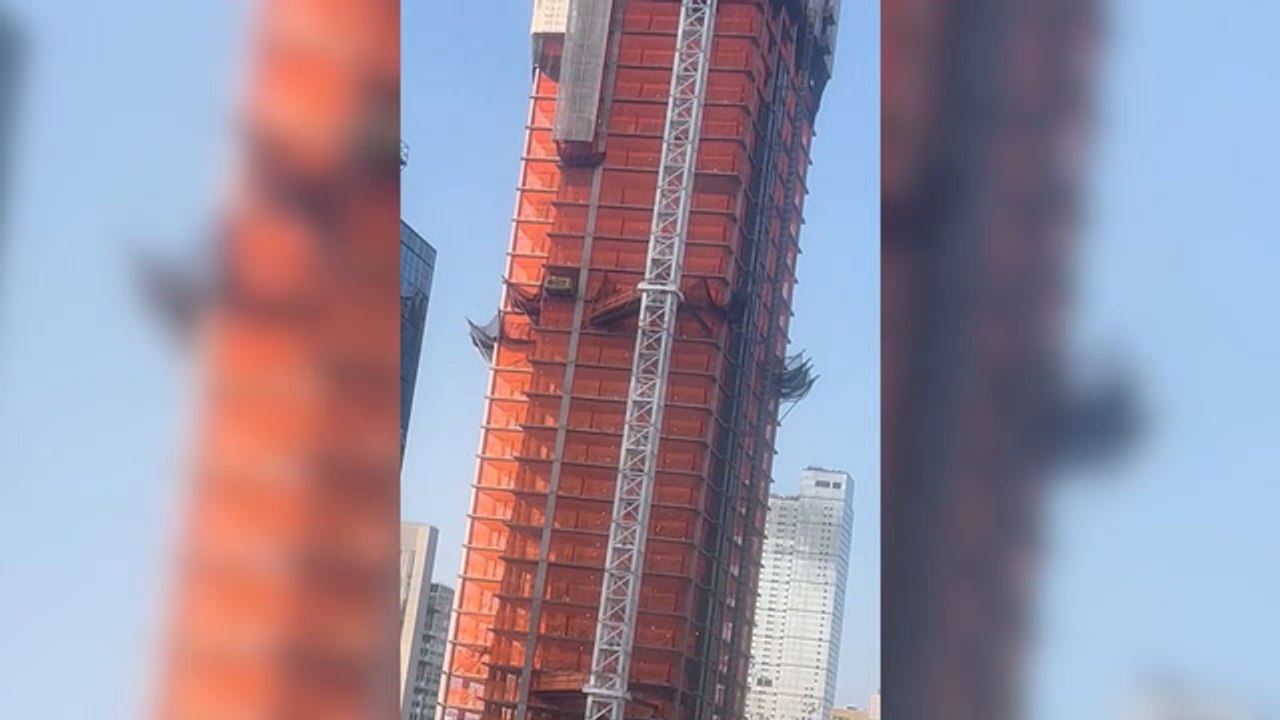 Crane collapses in New York city