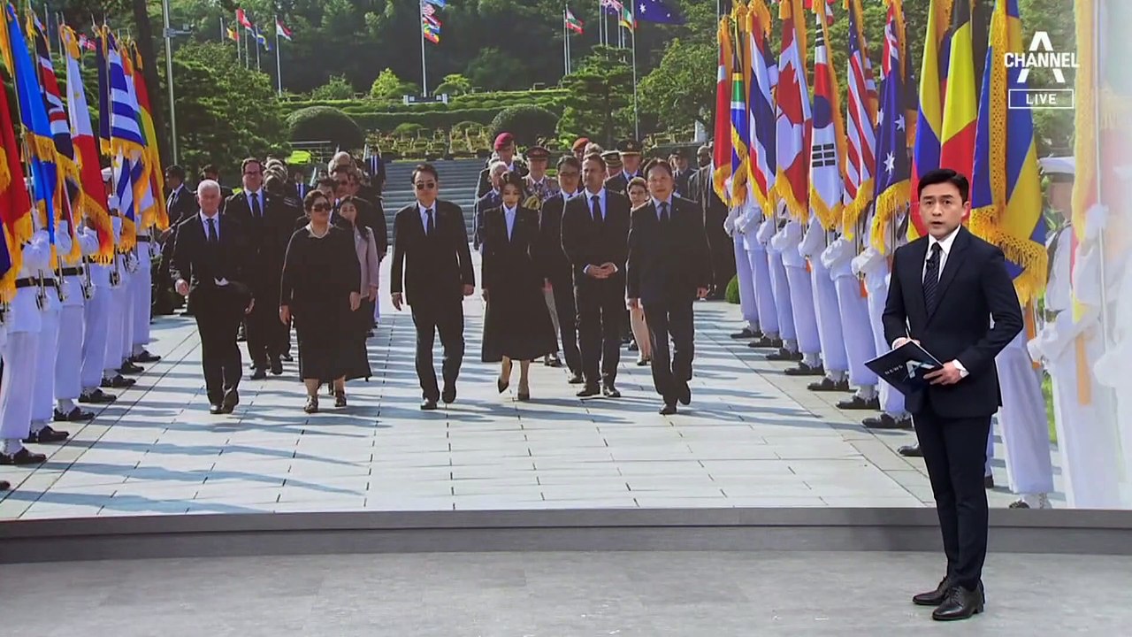 尹, 현직 대통령 처음으로 유엔군 위령탑 참배