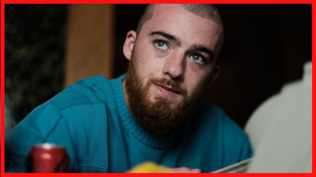 VEJA ANGUS CLOUD NOS BASTIDORES DE EUFORIA