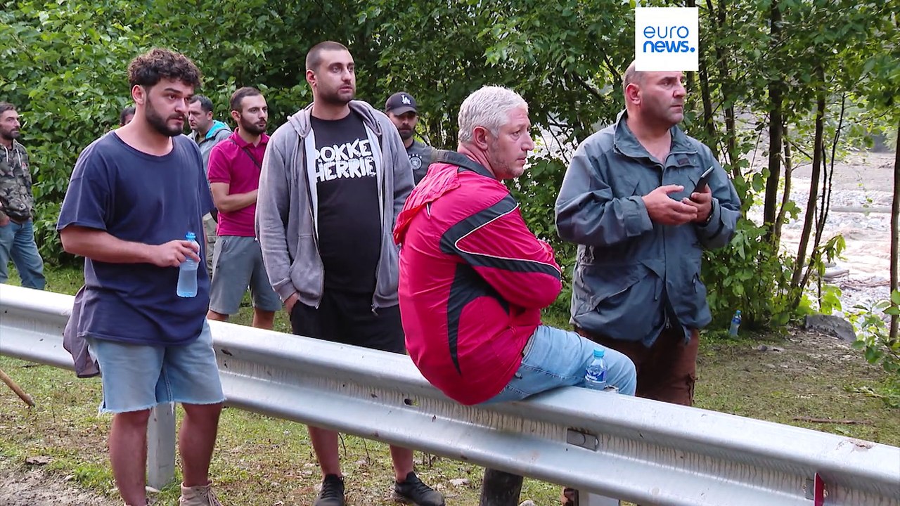 Operações de busca nas montanhas de Racha