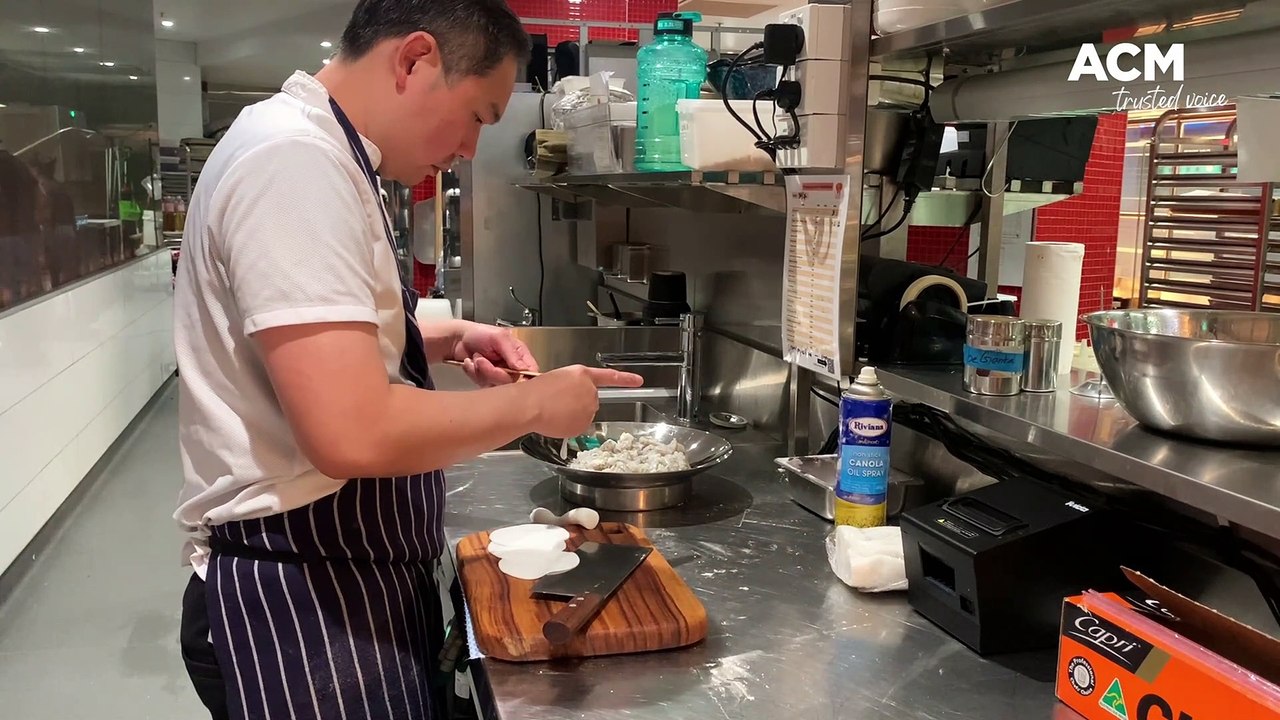 Tiger Lane's dumpling master at work