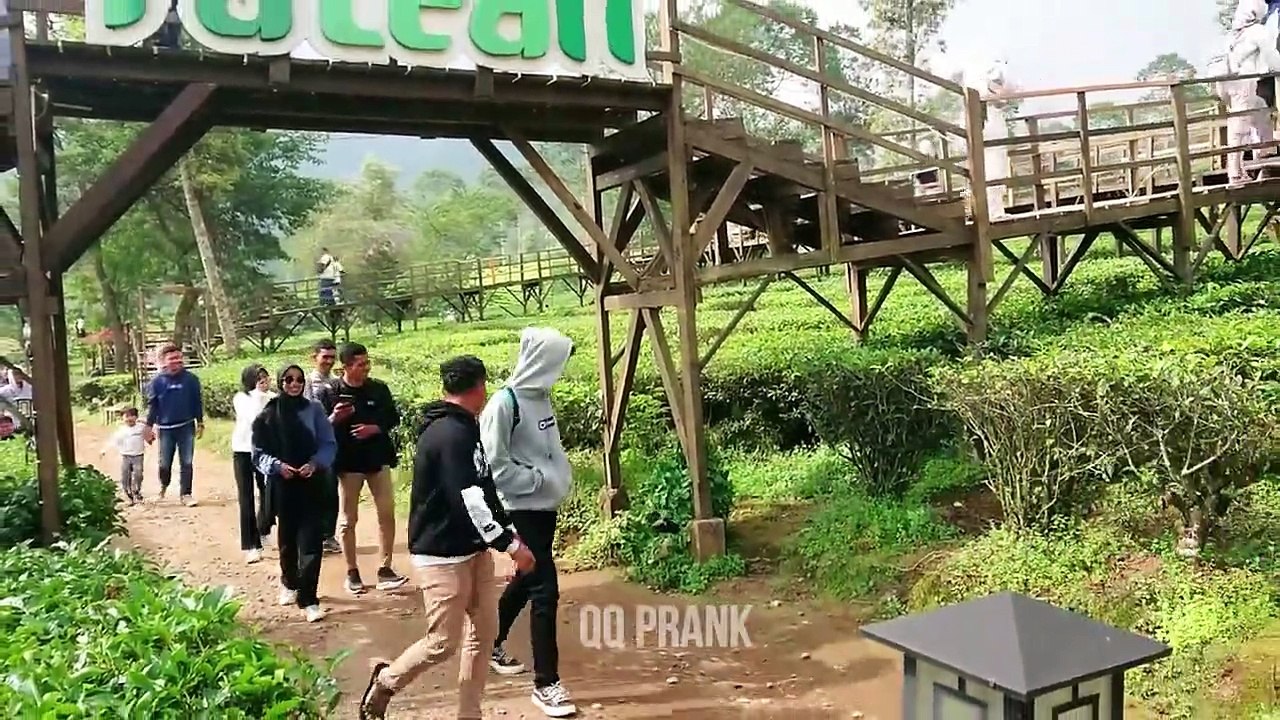 Teriakan Tiada Tanding: BushMan Prank 😂