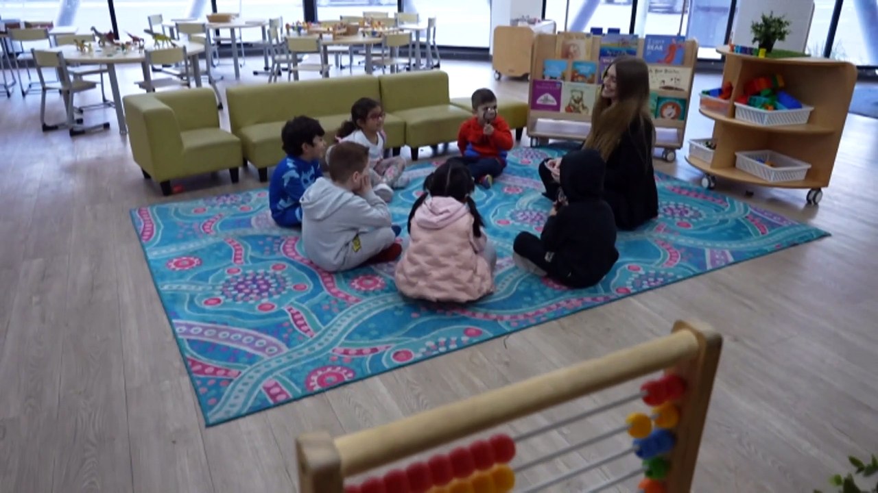 Wages growth falls, reducing fears of inflationary spiral