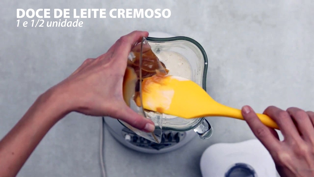 Torta de doce de leite, chocolate e licor de cacau