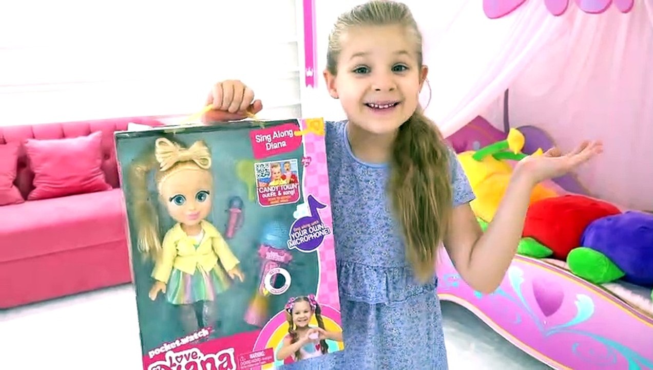 Diana Pretends to be a Singer with a new Doll Candy Town