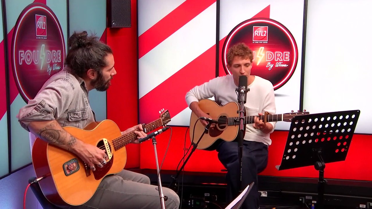 Aliocha Schneider et Waxx interprètent "Save Your Tears" en live dans Foudre