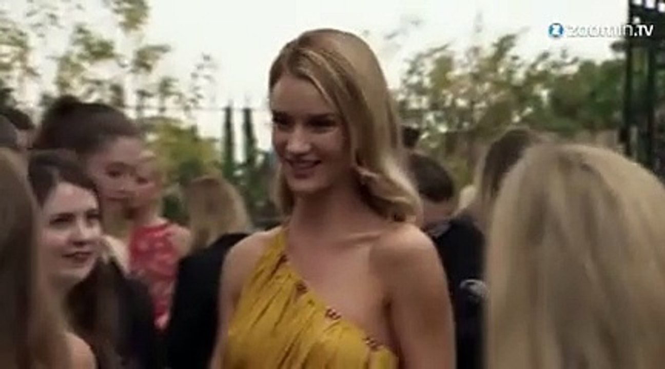 Rosie Huntington-Whiteley pose topless!