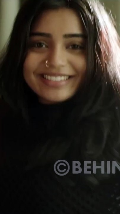 Gouri g kishan navel