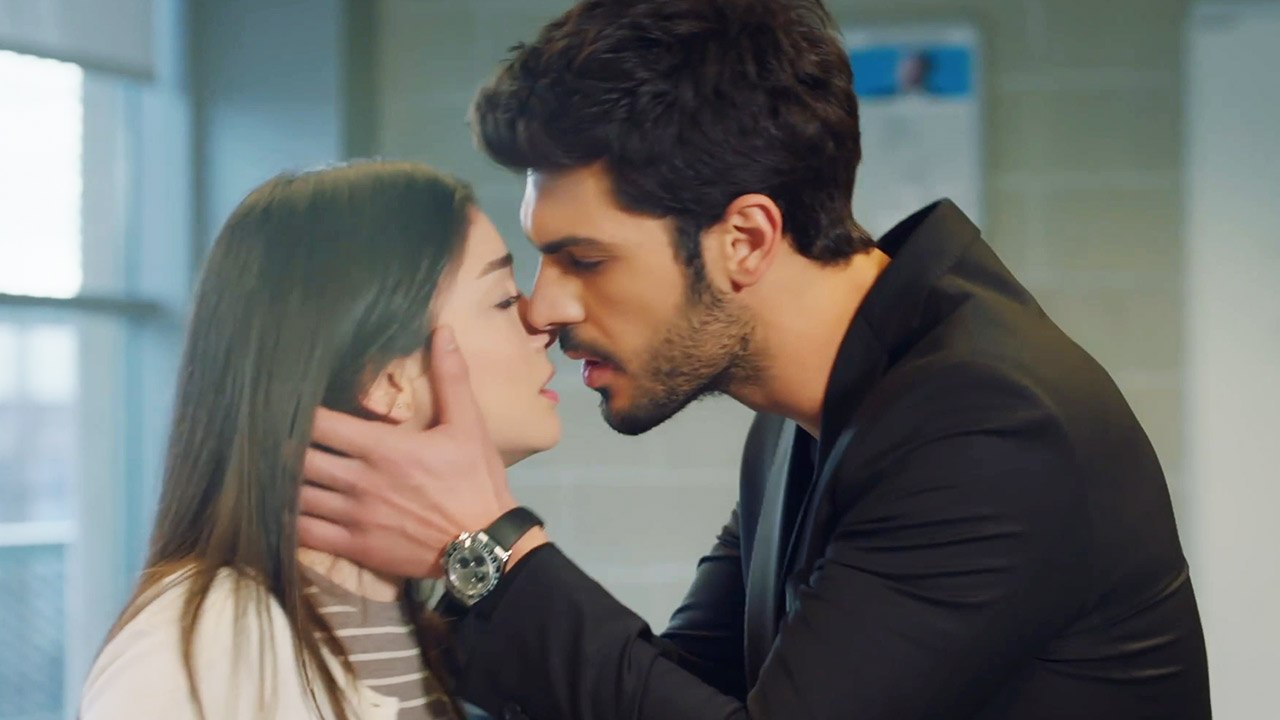 My Left Side | Episode 4 (Urdu Dubbed) | Sol Yanım