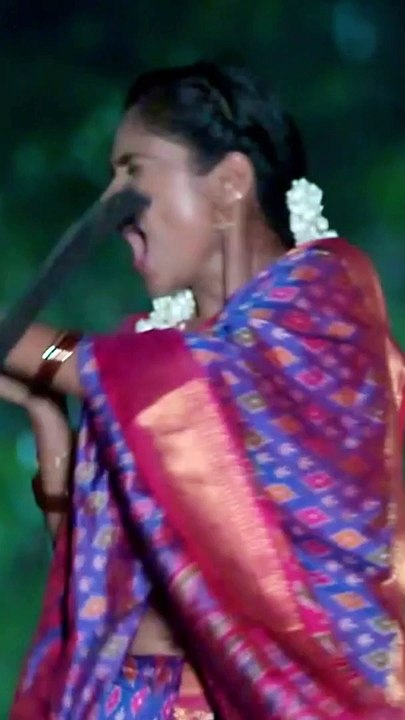 Tejaswini gowda navel slip