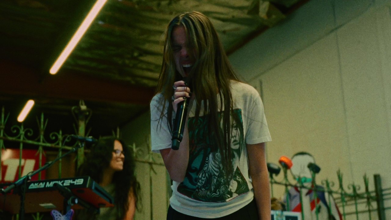 Olivia Rodrigo - all-american bitch (Live From Rehearsal)