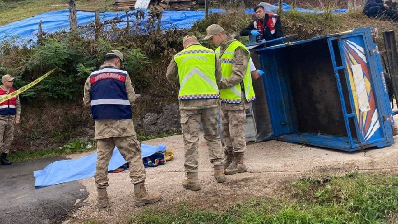 Patpat devrildi, sürücünün eşi öldü