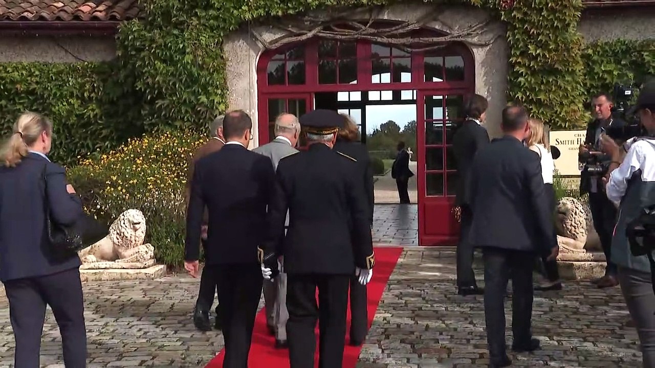 King and Queen enjoy glass of wine to end France visit