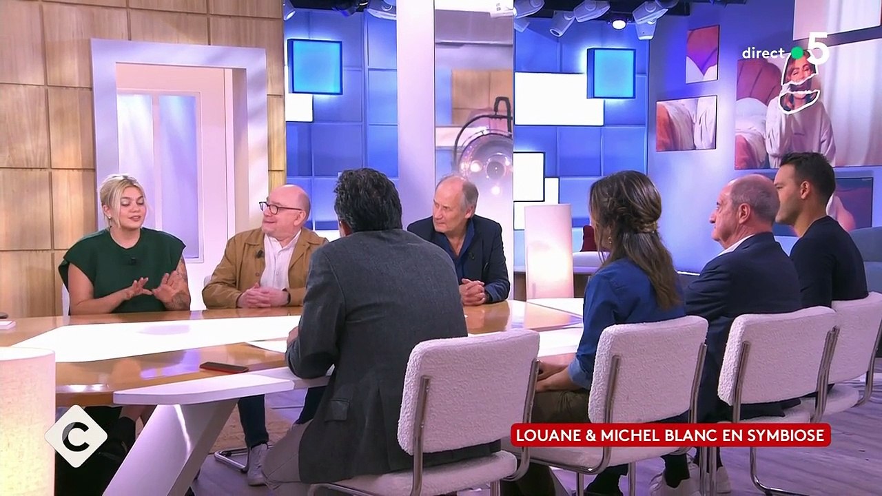 Louane, dans C à Vous.