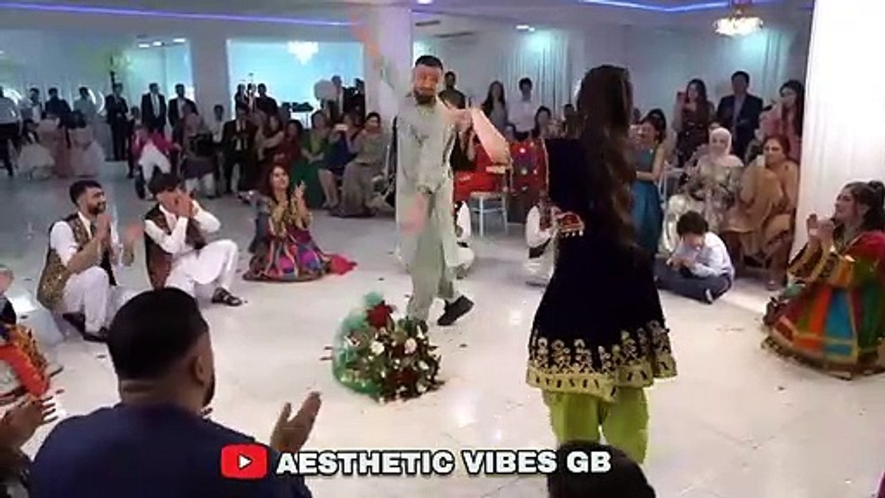 Beautiful girl beautiful dance.mp4_play_US