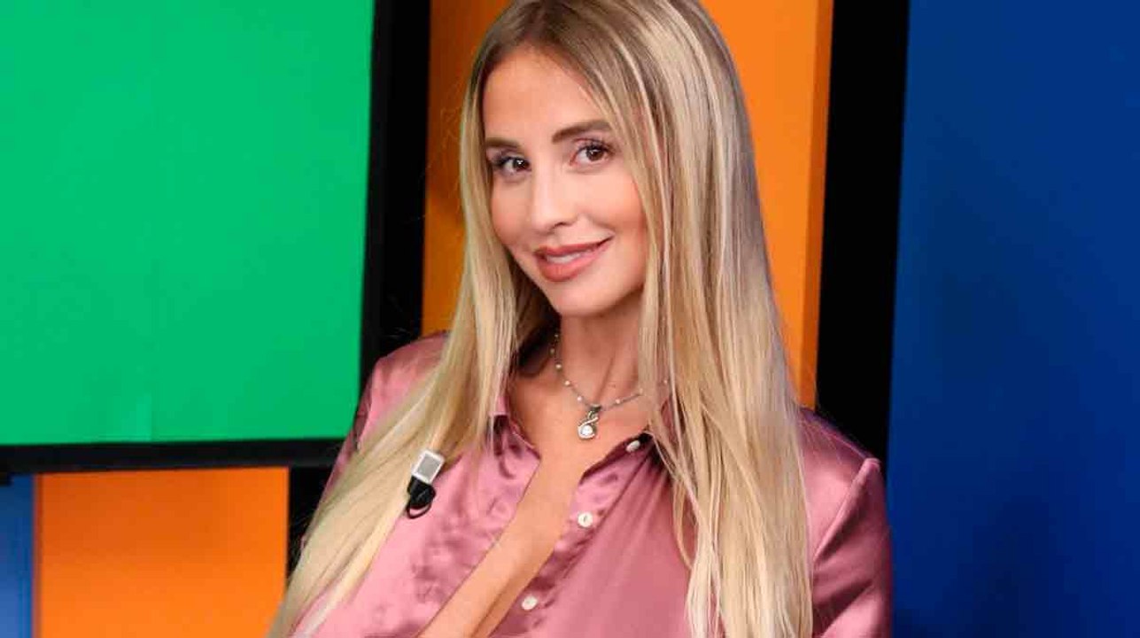 美しいスポーツキャスター、マリア・アレッギニのいくつかのビデオをご覧ください。