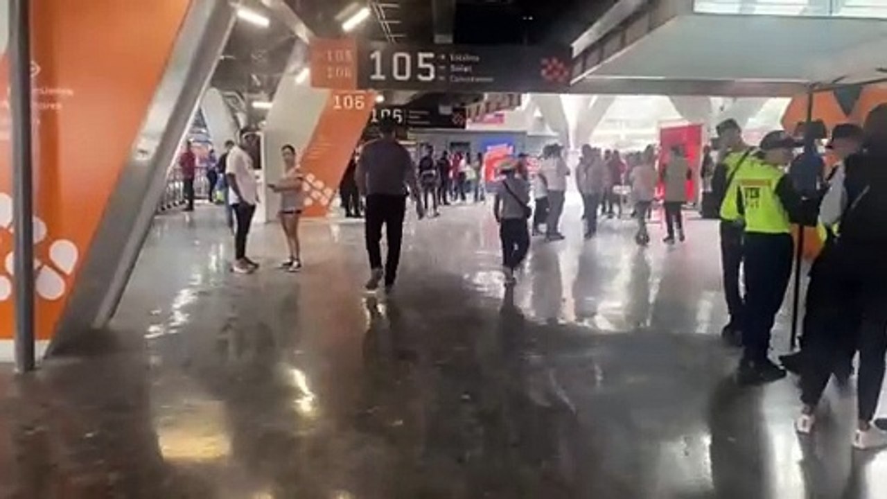 Así se vive el comienzo de la LVBP en el estadio Monumental.