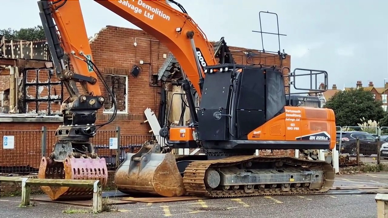 Watch: Fire at Littlehampton update