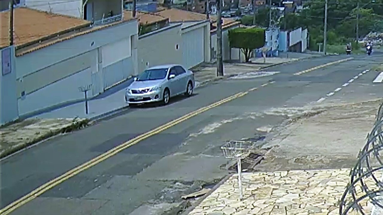 Policial frustra tentativa de assalto