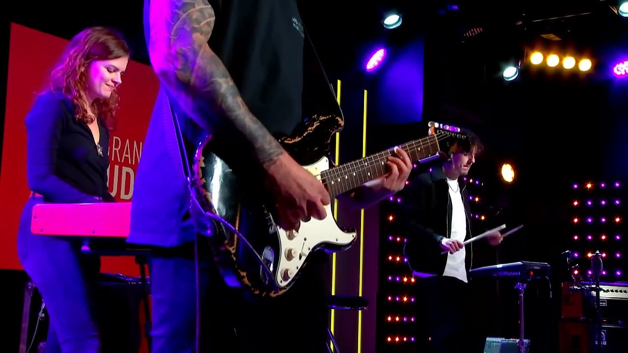 Hoshi - Ta marinière (Live) - Le Grand Studio RTL