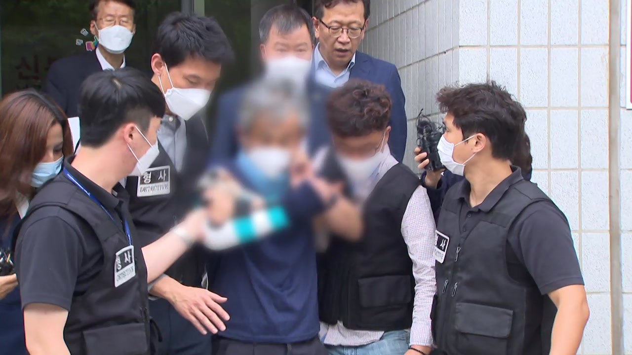 '文 전 대통령에 신발 투척' 정창옥 씨 무죄 확정 / YTN