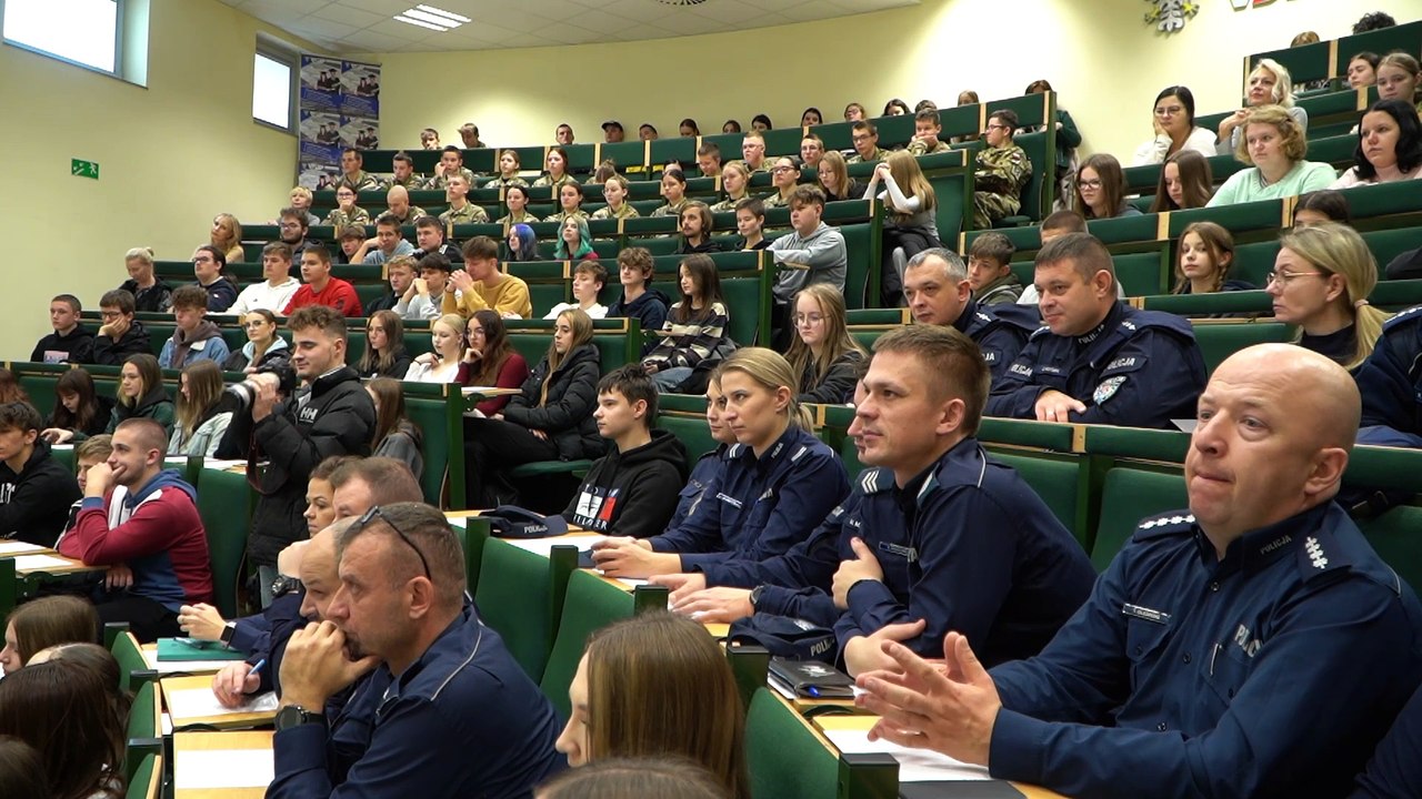 Policja o oszustwach w internecie