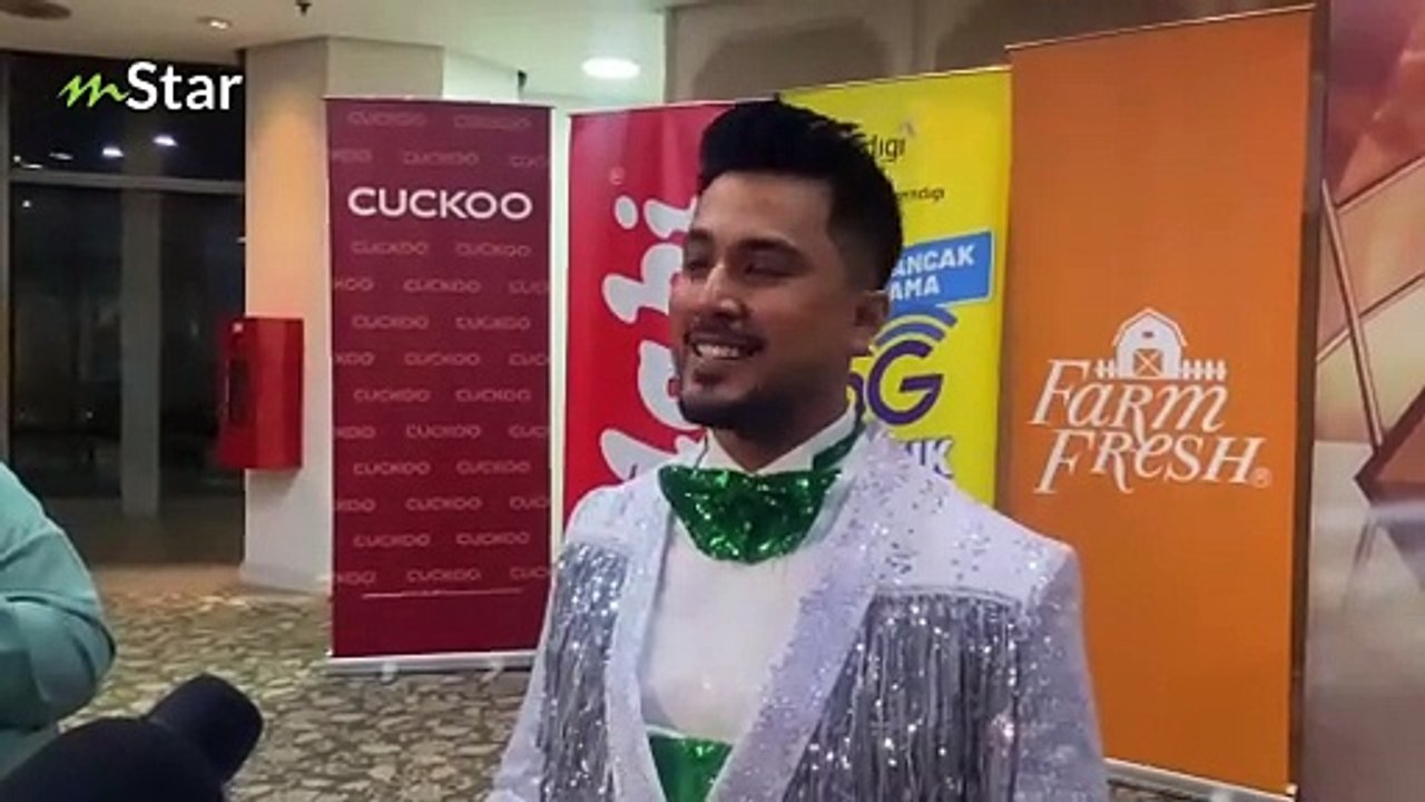 Aliff Aziz berjaya tipu Tok Ram, dapat gelaran penyanyi leman gara-gara Cek Mek Molek