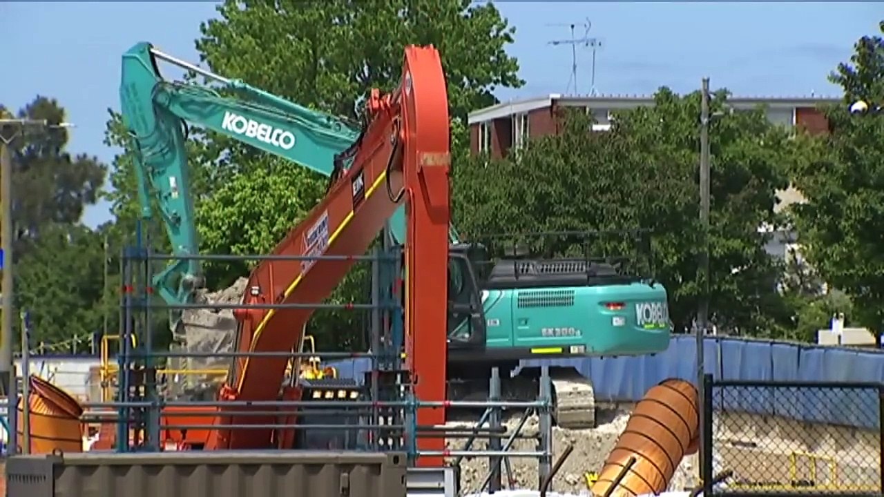 Government axes funding for more than 80 infrastructure projects