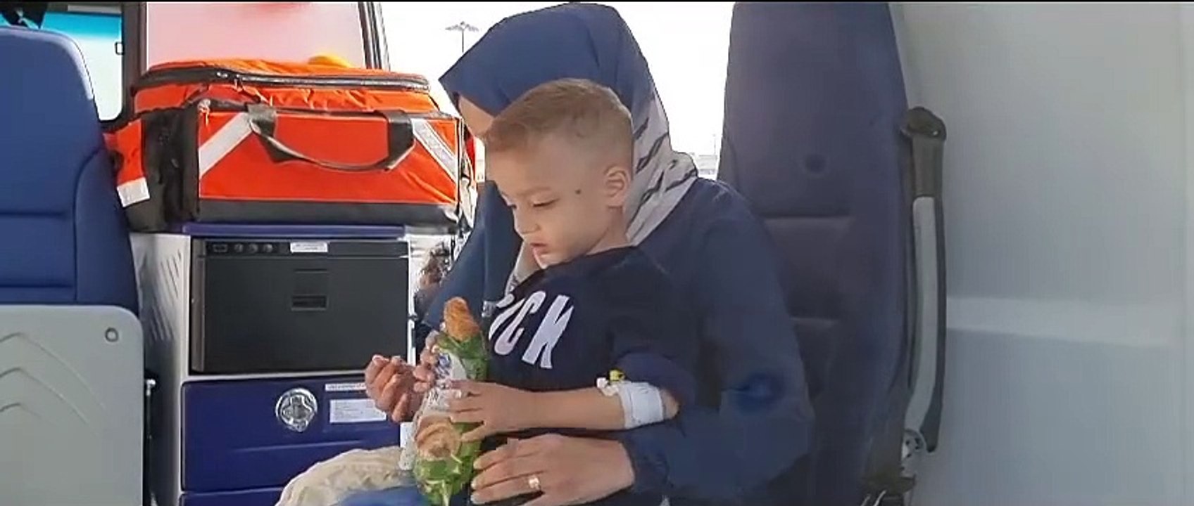 Palestinian child and mother