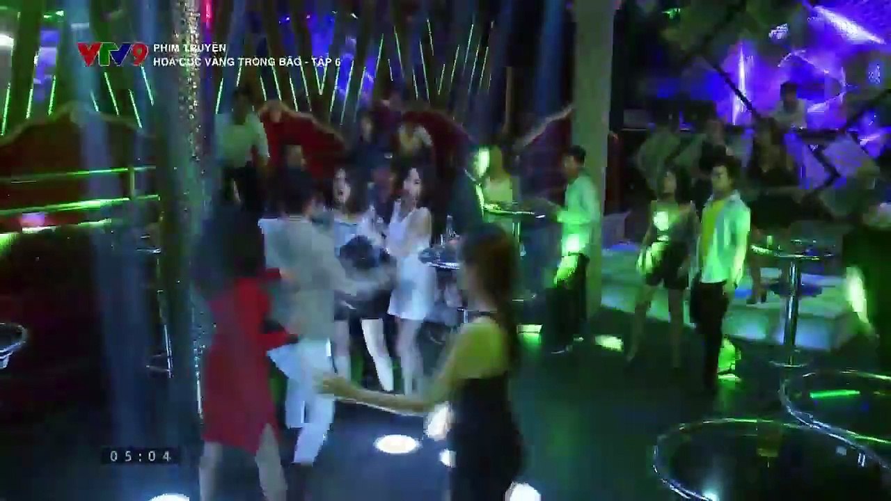 Hoa cúc vàng trong bảo Tập 6