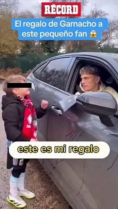 Alejandro GARNACHO hace FELIZ un pequeño fan del Man United #chilena #garnacho